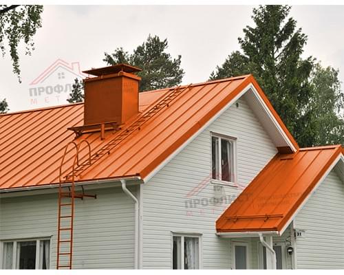Простой вертикальный паз (профилированный) 0,45 PE с пленкой на замках RAL 2004 оранжевый