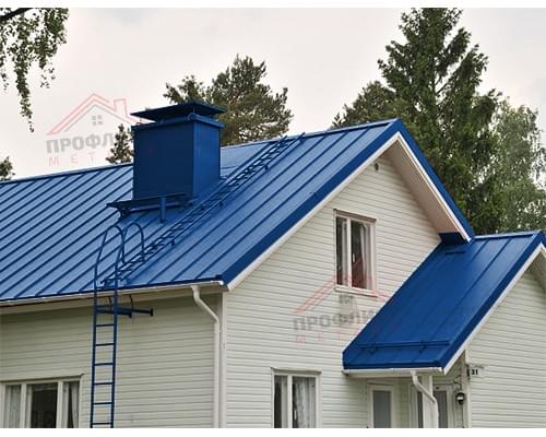 Простой вертикальный паз (профилированный) 0,7 PE с пленкой на замках RAL 5005 сигнальный синий