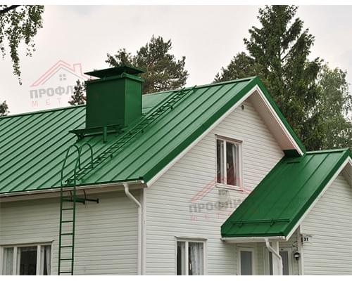 Простой вертикальный паз (профилированный) 0,45 PE с пленкой на замках RAL 6002 лиственно-зеленый