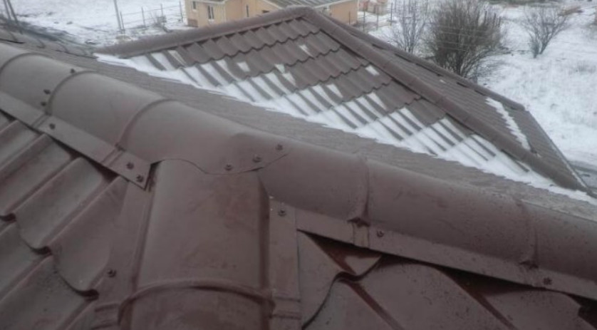Тройник для соединения кровельных элементов